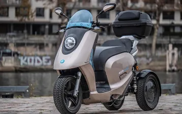 Scooter électrique 3 ROUES Model3 ECCITY - Casque et top case offerts