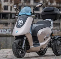 Scooter électrique 3 ROUES Model3 ECCITY - Casque et top case offerts