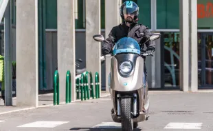 scooter electrique tahiti eccity 125 cm3 petites annonces pf SEEKO