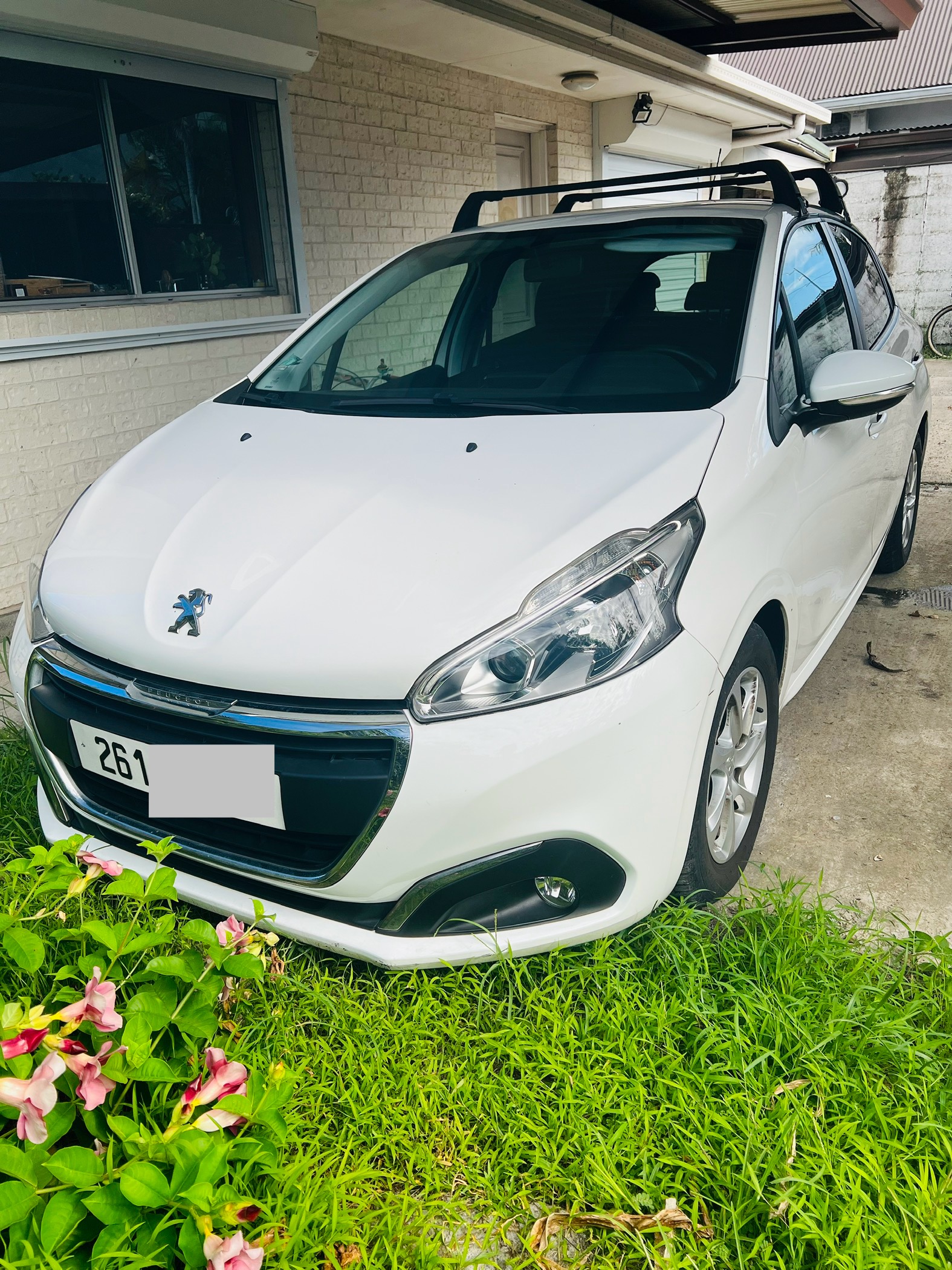 Voiture Occasion Tahiti Peugeot 208 série spéciale Style Petites Annonces PF - SEEKO