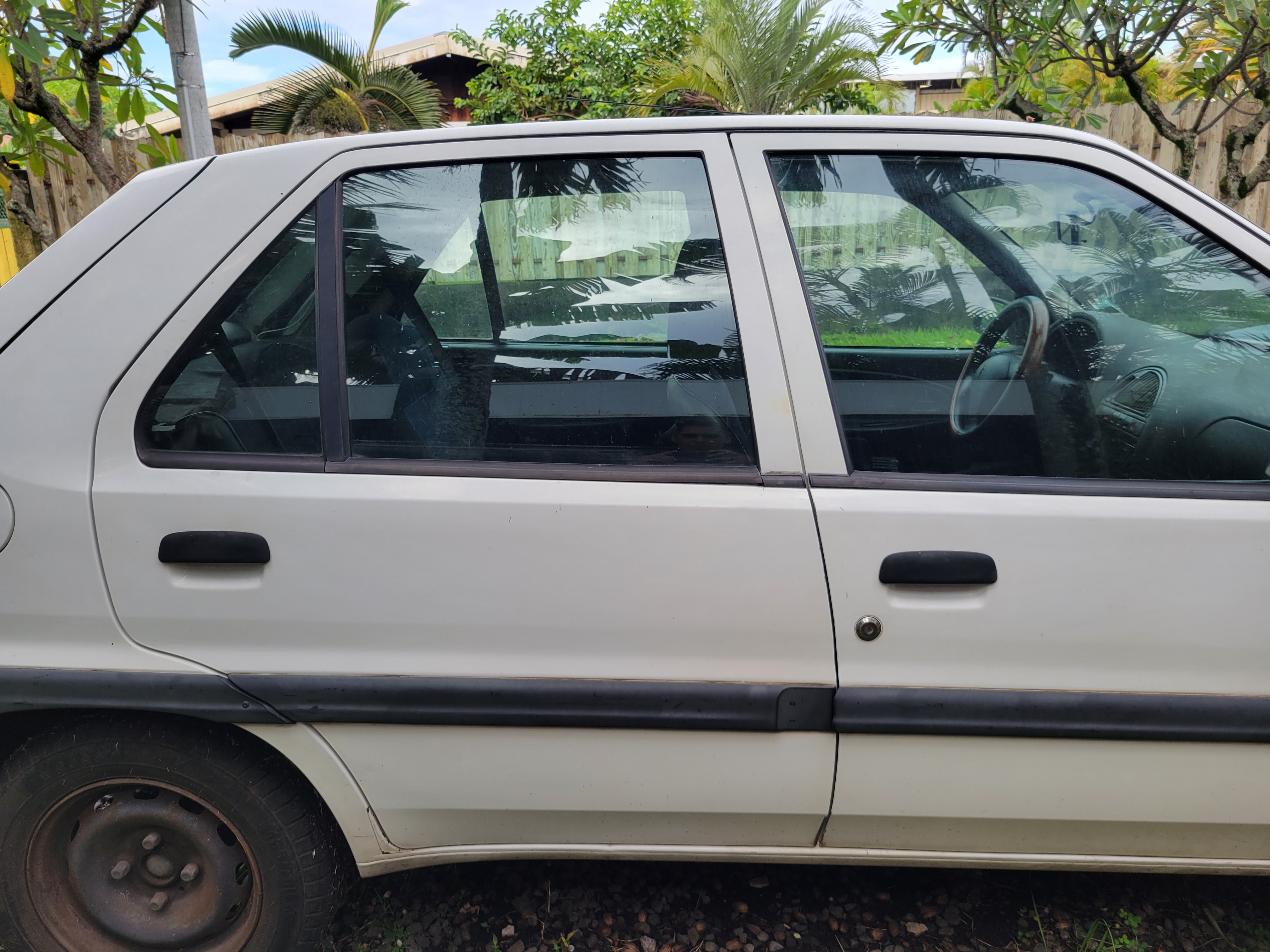 Voiture Occasion Tahiti Citroën Saxo Diesel Petites Annonces PF - SEEKO