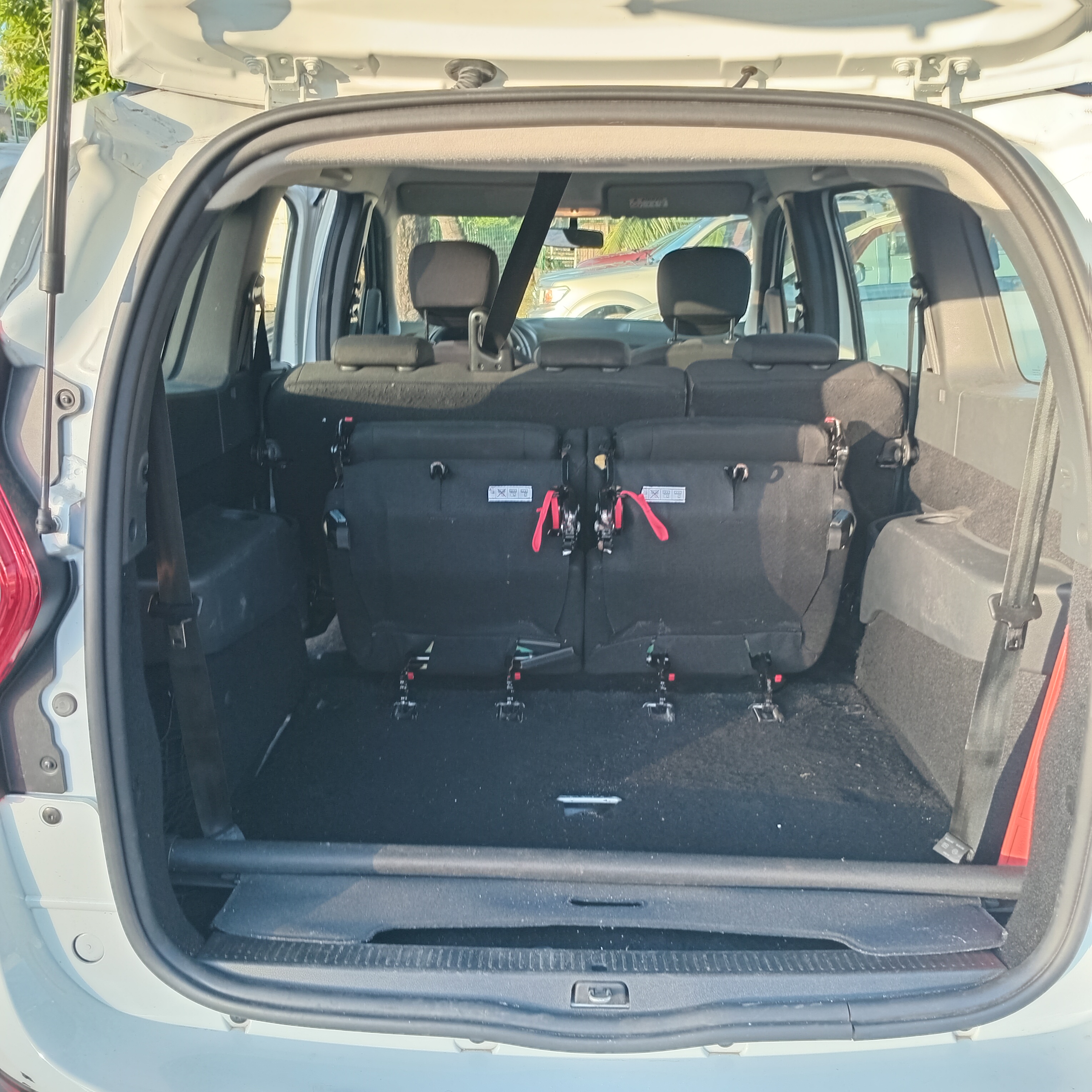 Voiture Occasion Tahiti Dacia Lodgy 7 places Petites Annonces PF - SEEKO