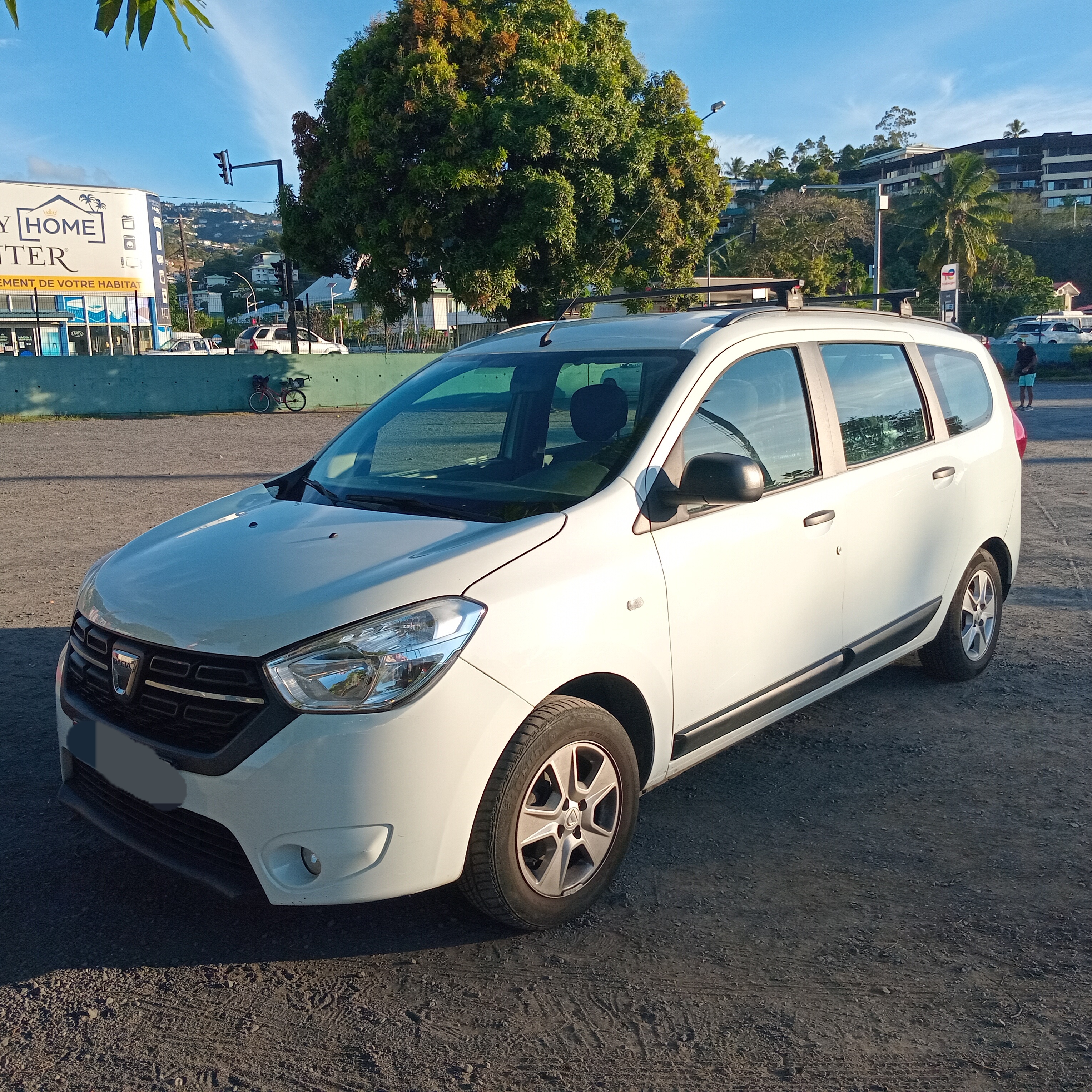 Voiture Occasion Tahiti Dacia Lodgy 7 places Petites Annonces PF - SEEKO